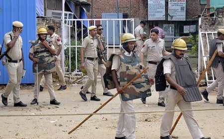 नूंह हिंसा: SP के बाद DC पर भी गिरी गाज, खट्टर सरकार ने किया ट्रांसफर