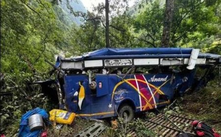 उत्तराखंड में गंगोत्री नेशनल हाईवे पर बड़ा हादसा, बस खाई में गिरने से 7 लोगों की मौत, 27 घायल