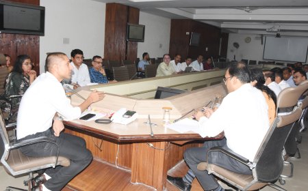 फसल गिरदावरी को सही तरीके से करें, कही पर भी गलती की गुंजायश न रहने दें : डीसी