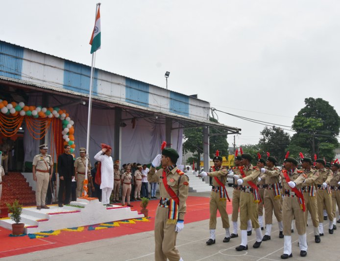 स्वतंत्रता, स्वाभिमान और संघर्ष का प्रतीक है प्यारा तिरंगा : शिक्षा मंत्री कंवर पाल