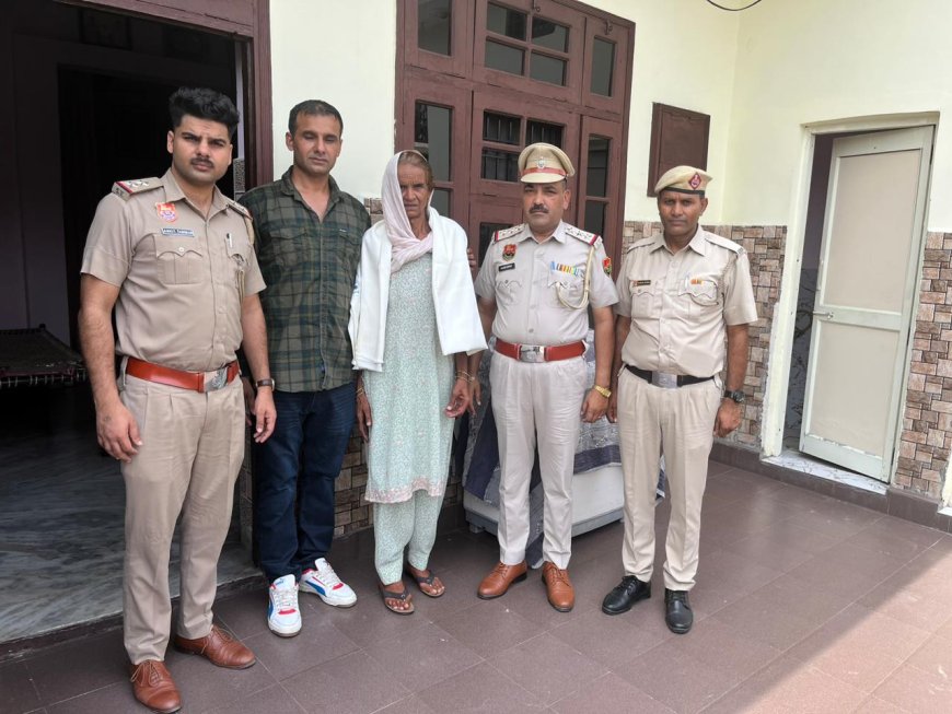 करनाल पुलिस द्वारा स्वतंत्रता दिवस के अवसर पर हरियाणा पुलिस के शहीद वीर मुख्य सिपाही सूरजभान की याद में उनके परिजनों को स्मृति चिन्ह भेट किया गया