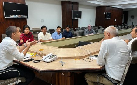 तहसीलों में आमजन से जुड़े कार्यों में तेजी लाएं राजस्व विभाग के अधिकारी : डीसी अनीश यादव