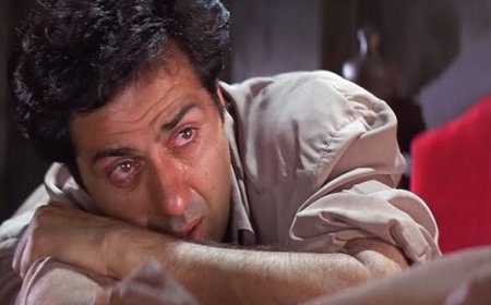 अचानक सबके सामने रो पड़े ‘गदर-2’ एक्टर सनी देओल, फैंस ने इस तरह बढ़ाया हौसला