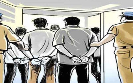 डिपू संचालिका सहित उनके परिवार के तीन लोगों के खिलाफ पुलिस ने सरकारी राशन को खुर्द-पुर्द करने आरोप में संगीन धाराओं में मुकदमा दर्ज