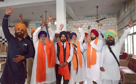 सिख वोटर फार्म मे संशोधन करवाने पर सिख संगत ने अधिवक्ता अंग्रेज सिंह पन्नू को सम्मानित किया