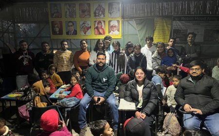 झुग्गी झोपड़ी में जाकर बच्चों के लिए लगाई विशेष कक्षा, किया जागरूक