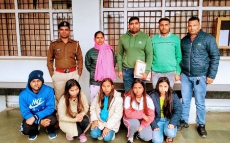 पेंशन के रुपए देने के नाम पर ऑनलाइन धोखाधड़ी करने वाले चार महिला सहित आठ आरोपियों को थाना साइबर की टीम ने किया गिरफ्तार