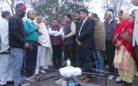 ड्रोन द्वारा नैनो यूरिया के छिडक़ाव का कृषि तथा किसान कल्याण विभाग के एसीएस ने किया अवलोकन