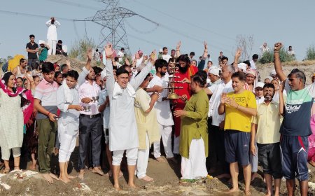 गंगा दशहरे पर यमुना घाट पर की महाआरती