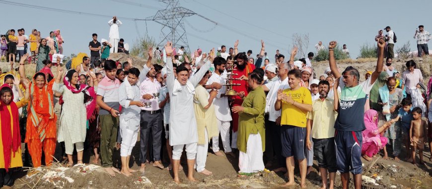 गंगा दशहरे पर यमुना घाट पर की महाआरती