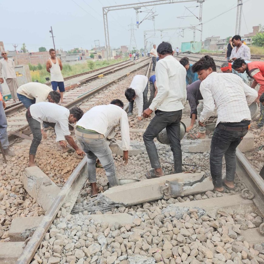 मंगलवार की अलसुबह तरावड़ी रेलवे ट्रैक पर दौड़ रही मालगाड़ी से अचानक 8 कंटेनर गिरे