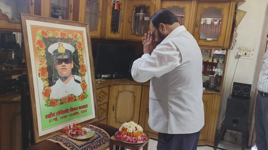 लेफ्टिनेंट विनय नरवाल के घर पहुंचकर असम के मंत्री केशव महंत ने दी भावभीनी श्रद्धांजली
