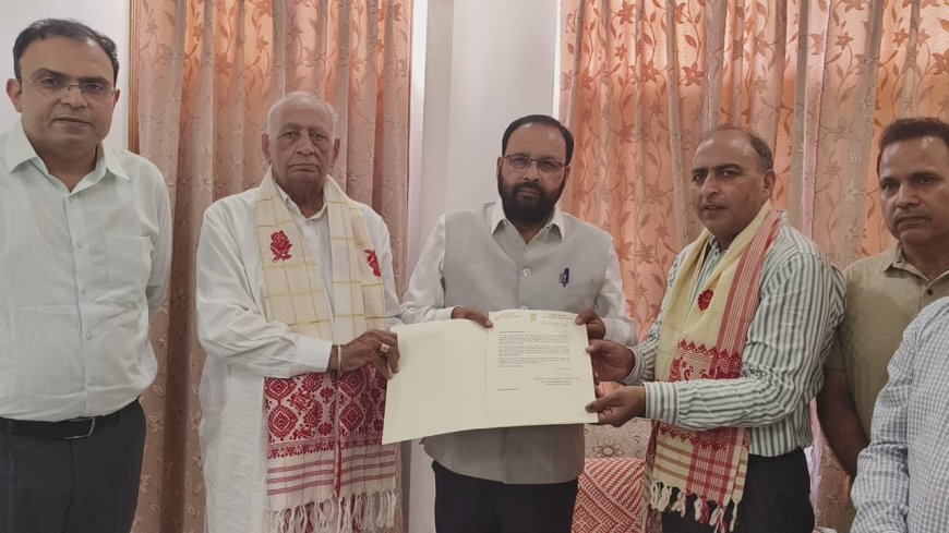 लेफ्टिनेंट विनय नरवाल के घर पहुंचकर असम के मंत्री केशव महंत ने दी भावभीनी श्रद्धांजली